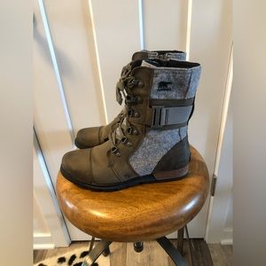 Sorel Women’s Major Carly Combat Boot (Major/Quarry)